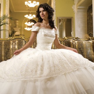 Приметы, связанные со свадебными платьями и их цветом