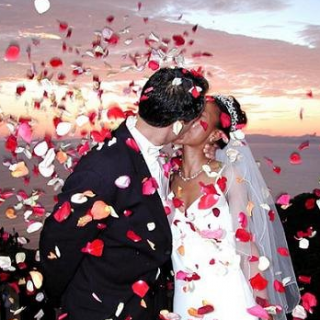 Осыпание молодожёнов зерном