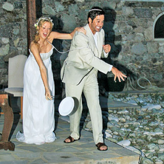 Традиция битья посуды